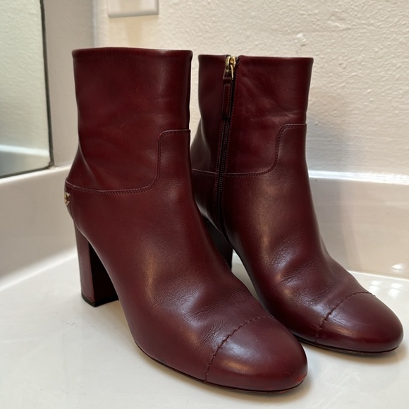 ❤️❤️ CHANEL
Interlocking CC Logo Leather Boots❤️❤️ - Picture 7 of 10